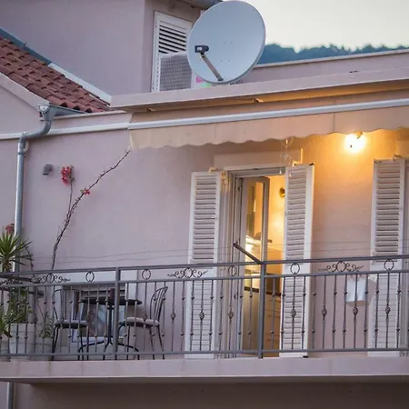 Frenkie Apartment Komiza